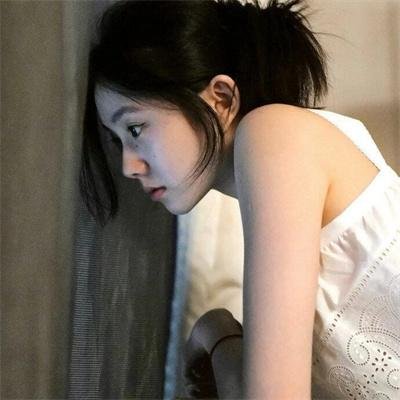 年轻女孩爱过来